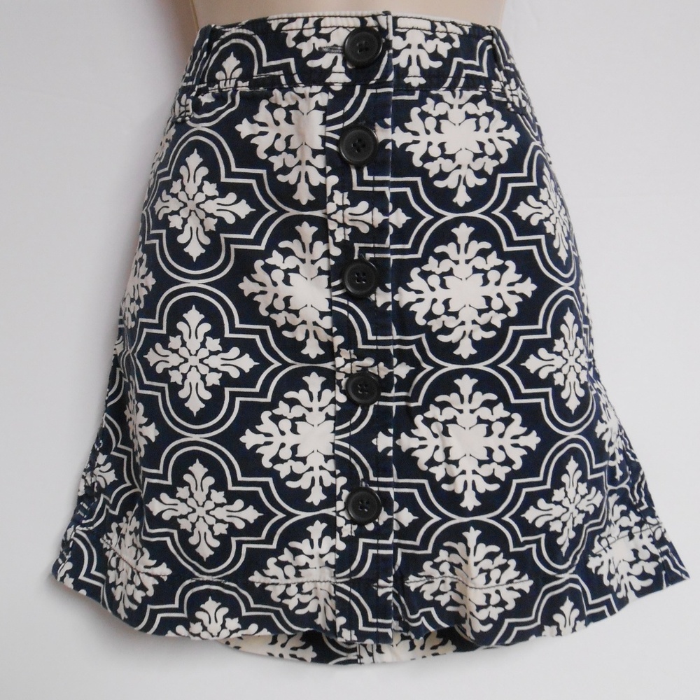 J Crew Size 4 skirt blue white 100% cotton buttons